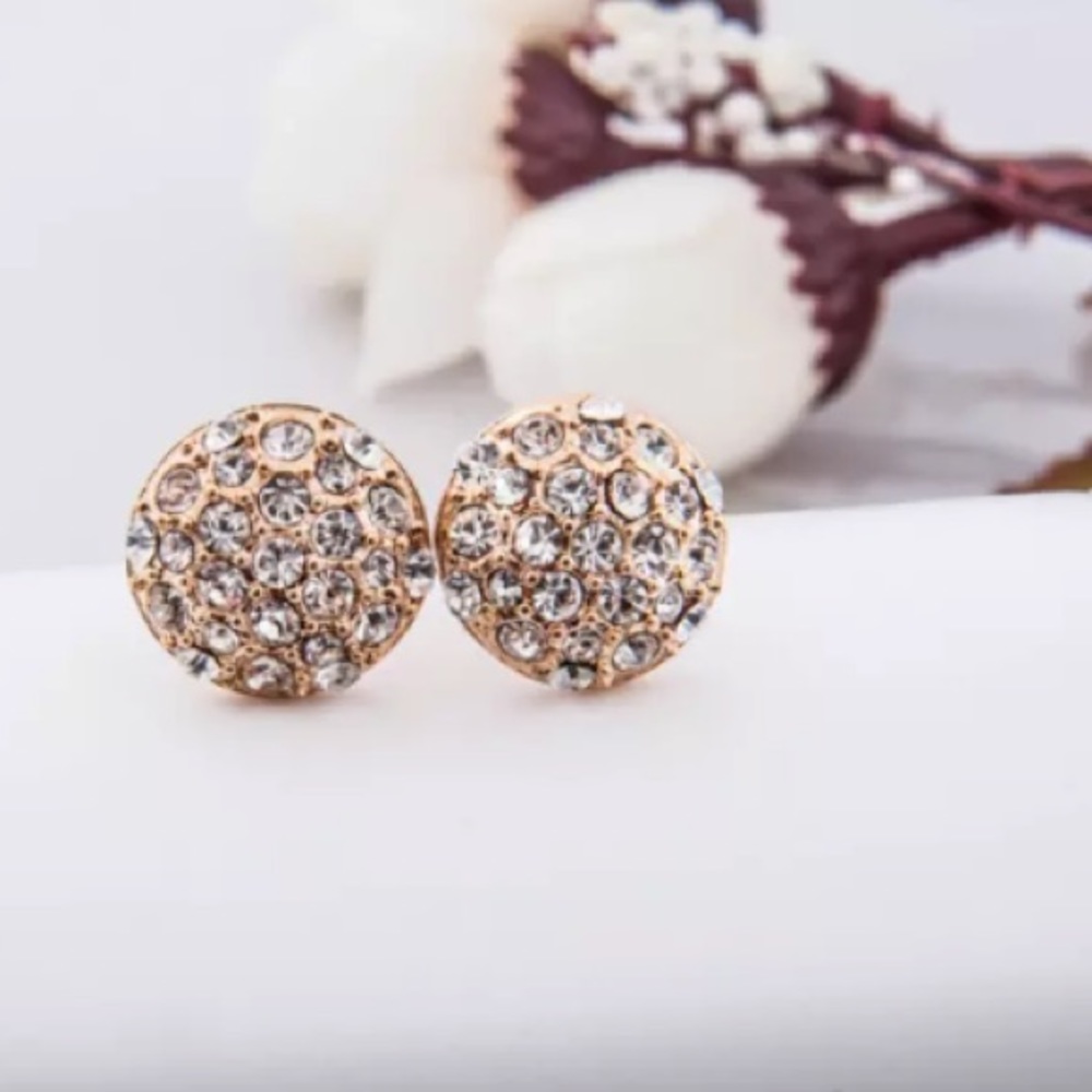 💙💎💲FIRM🛍➕BUNDLE➕🛍4 DISCOUNT PAVE CIRCLE STUDS - Picture 7 of 8